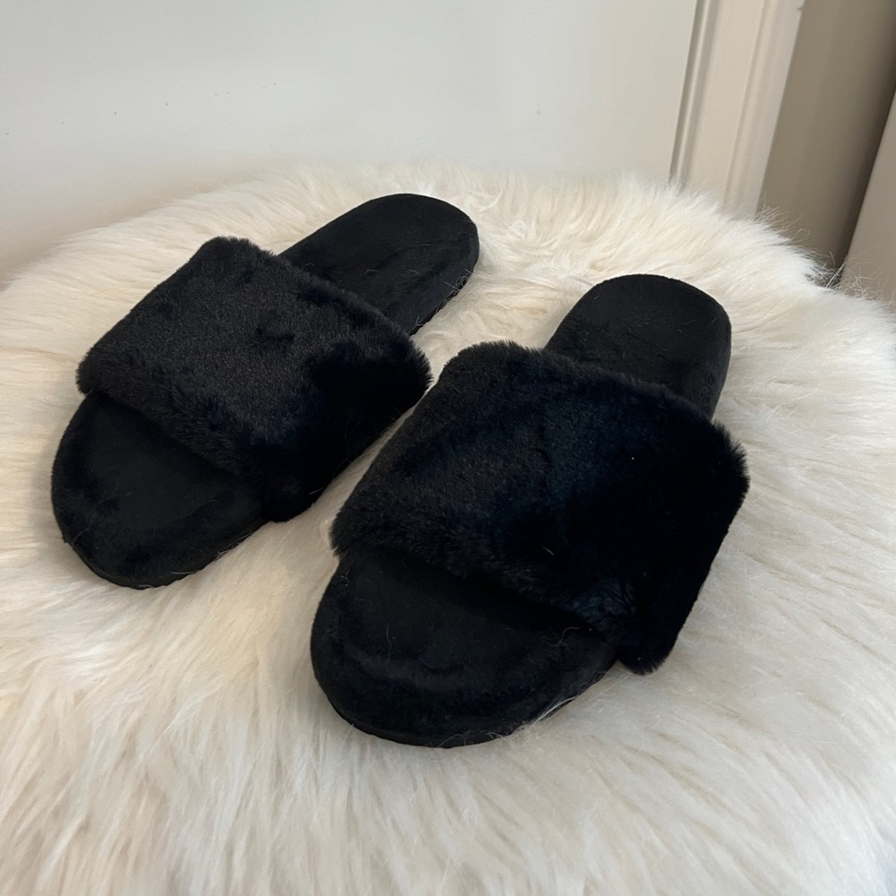 Furry slides/slippers